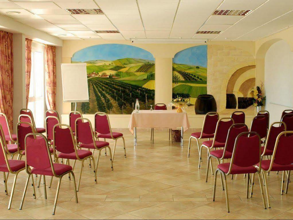 Hotel Le Val Moret Magnant 외부 사진