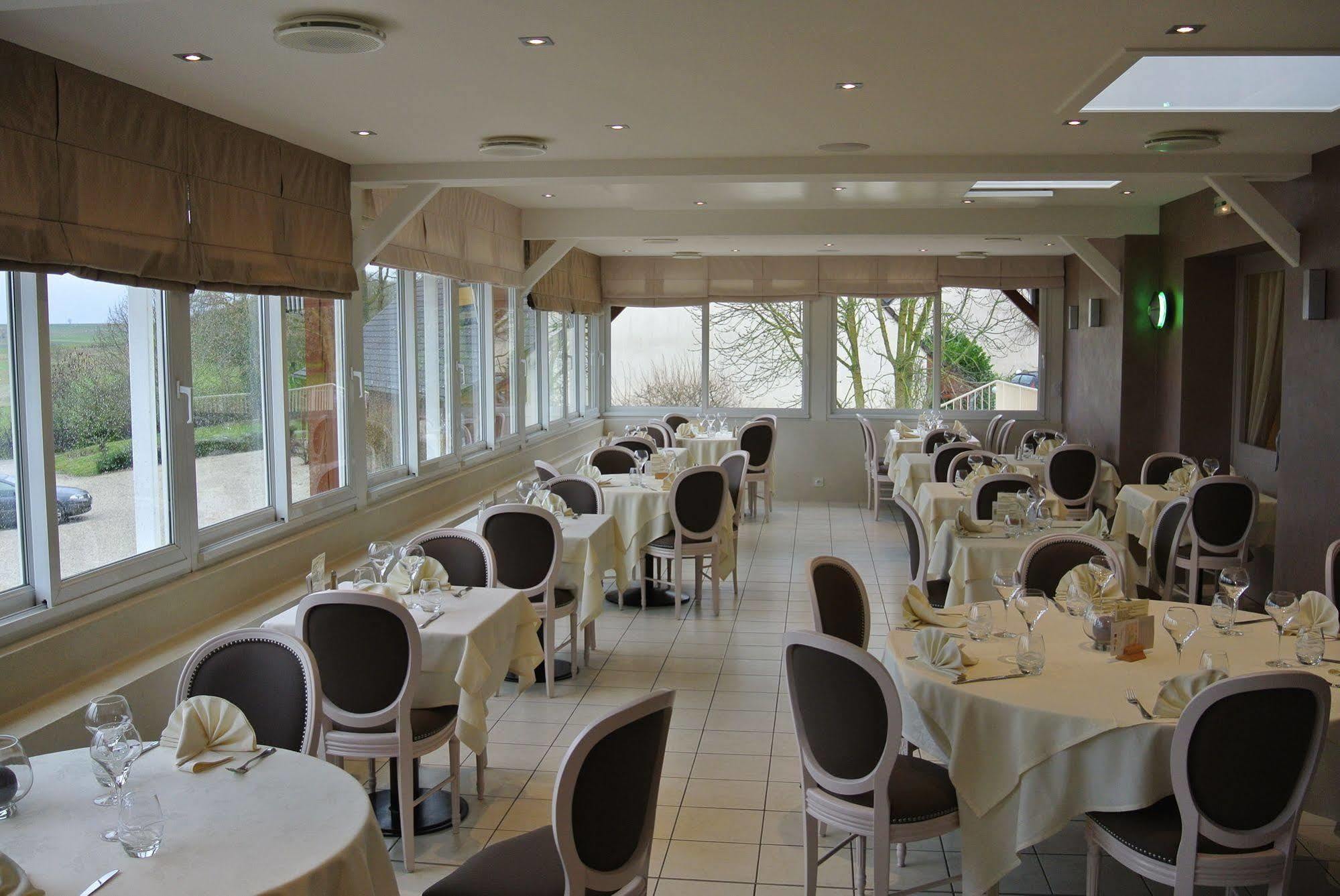 Hotel Le Val Moret Magnant 외부 사진