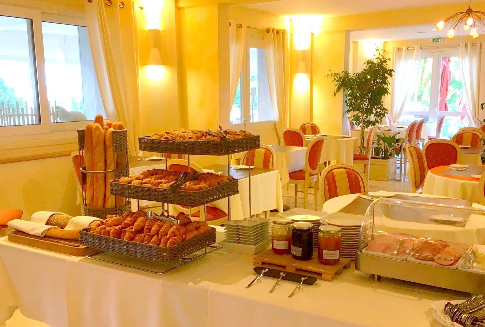 Hotel Le Val Moret Magnant 외부 사진